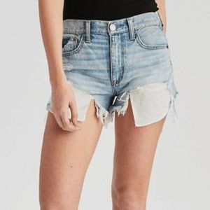 🟣 AMERICAN EAGLE Womens Size 0 Light Wash Frayed Hem Jean Shorts